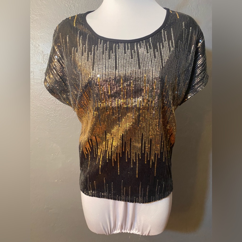 LAVISH ombré gold/silver/black sequined top